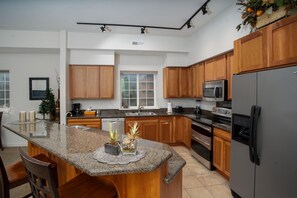 Apartment, 2 Queen Beds, Balcony, River View | Private kitchen | Fridge, microwave, stovetop, dishwasher - Leavenworth Vacation Homes Wunderbar 4C (Leavenworth)