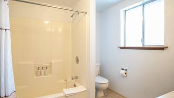 Apartment, Multiple Beds, Mountain View | Bathroom