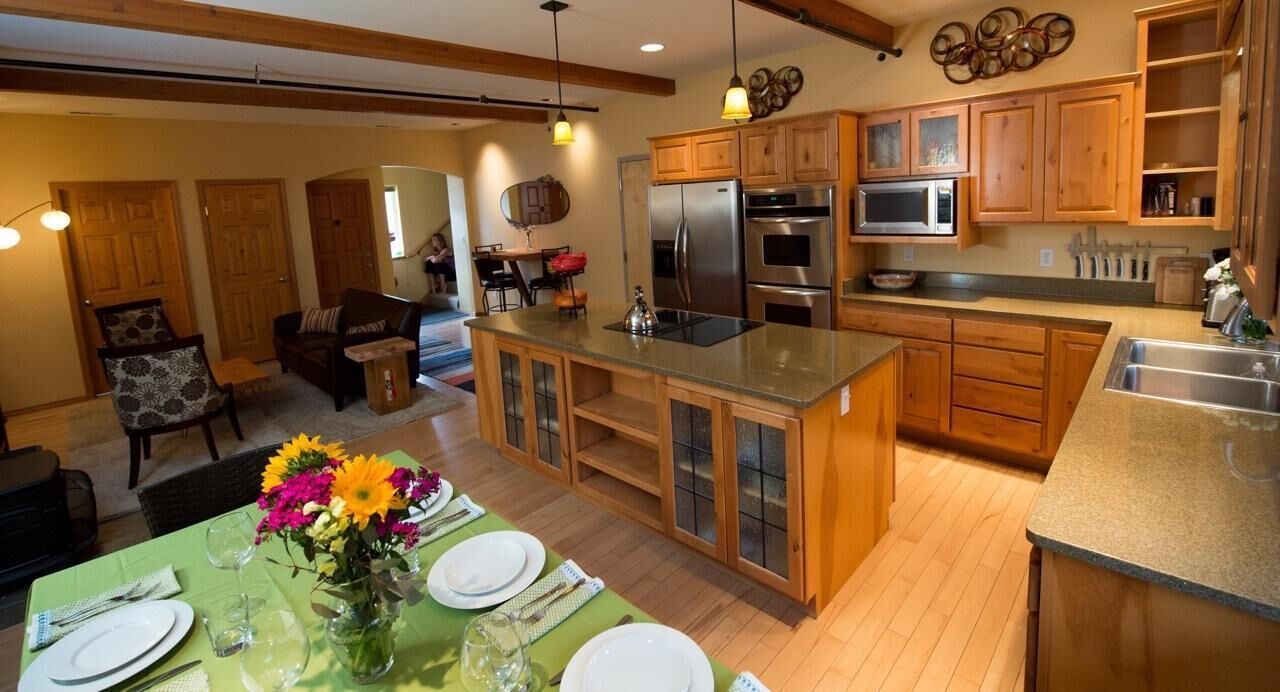 Apartment, Multiple Beds, Hot Tub, Mountain View | Private kitchen | Fridge, microwave, stovetop, dishwasher