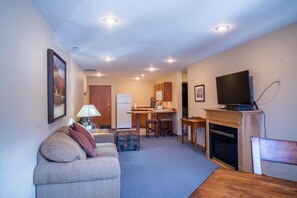 Living room - Leavenworth Vacation Homes Dream Suite 3 or 4 (Leavenworth)