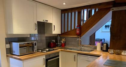 The Oaks - Award Winning Barn Conversion In Hope Village Near To Castleton