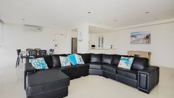 TV connectée, lecteur de DVD, livres, services de streaming