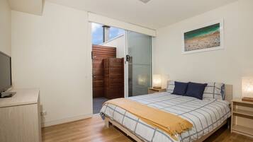 3 bedrooms, iron/ironing board, travel crib, free WiFi