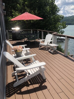 Outdoor dining - Perfect Lakeside Getaway (Marietta)