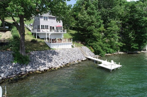 Perfect Lakeside Getaway