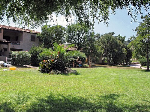 Lawnside accommodation 400 m from the beach