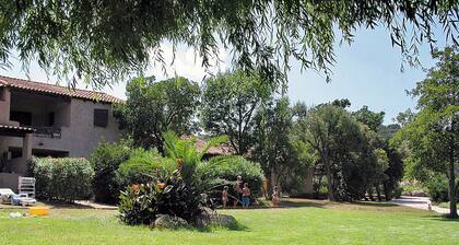 Lawnside accommodation 400 m from the beach