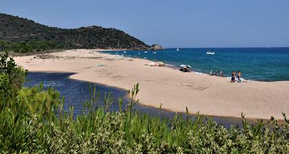 Lawnside accommodation 400 m from the beach