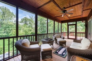 Terrace/patio - River Gem on the river with a private location (Hiawassee)