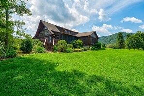 Exterior - River Gem on the river with a private location (Hiawassee)