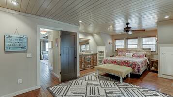 3 bedrooms, desk, iron/ironing board, free WiFi