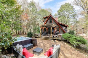 Terrace/patio - Farmhouse in a Peaceful Paradise with Huge Hot tub (Gainesville)