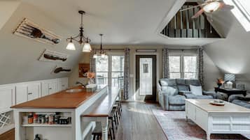 Smart TV, Netflix, books, streaming services