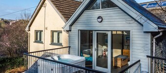 Rock Cottage - 3 Bedroom Holiday Home - Fishguard