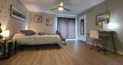 HIP HIDEAWAY