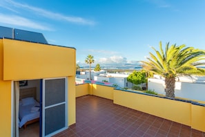Terrace/patio - VILLA MARIPOSA INCREDIBLE VIEWS NEXT TO THE SEA. (Corralejo)