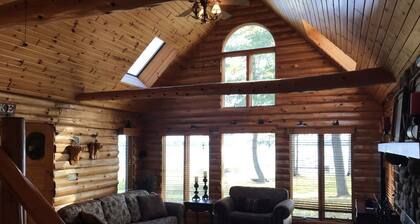 Rent the biggest and the best Large Lake house sleeps up to 18, Lots to do!