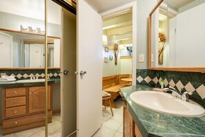 Studio, 1 Bedroom | Bathroom