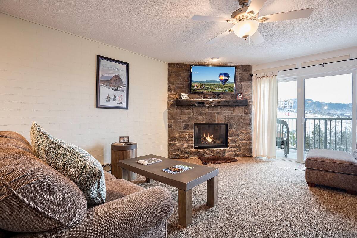 Condo, 1 Bedroom | Living room