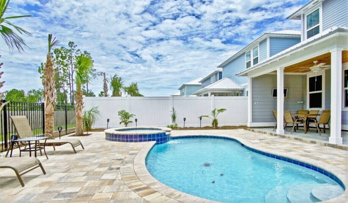 Steps to the beach! Private Pool and Huge Deck! 6-bed 4-bath! Pet-Friendly!