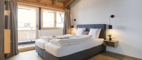 3 bedrooms, in-room safe, travel cot, WiFi