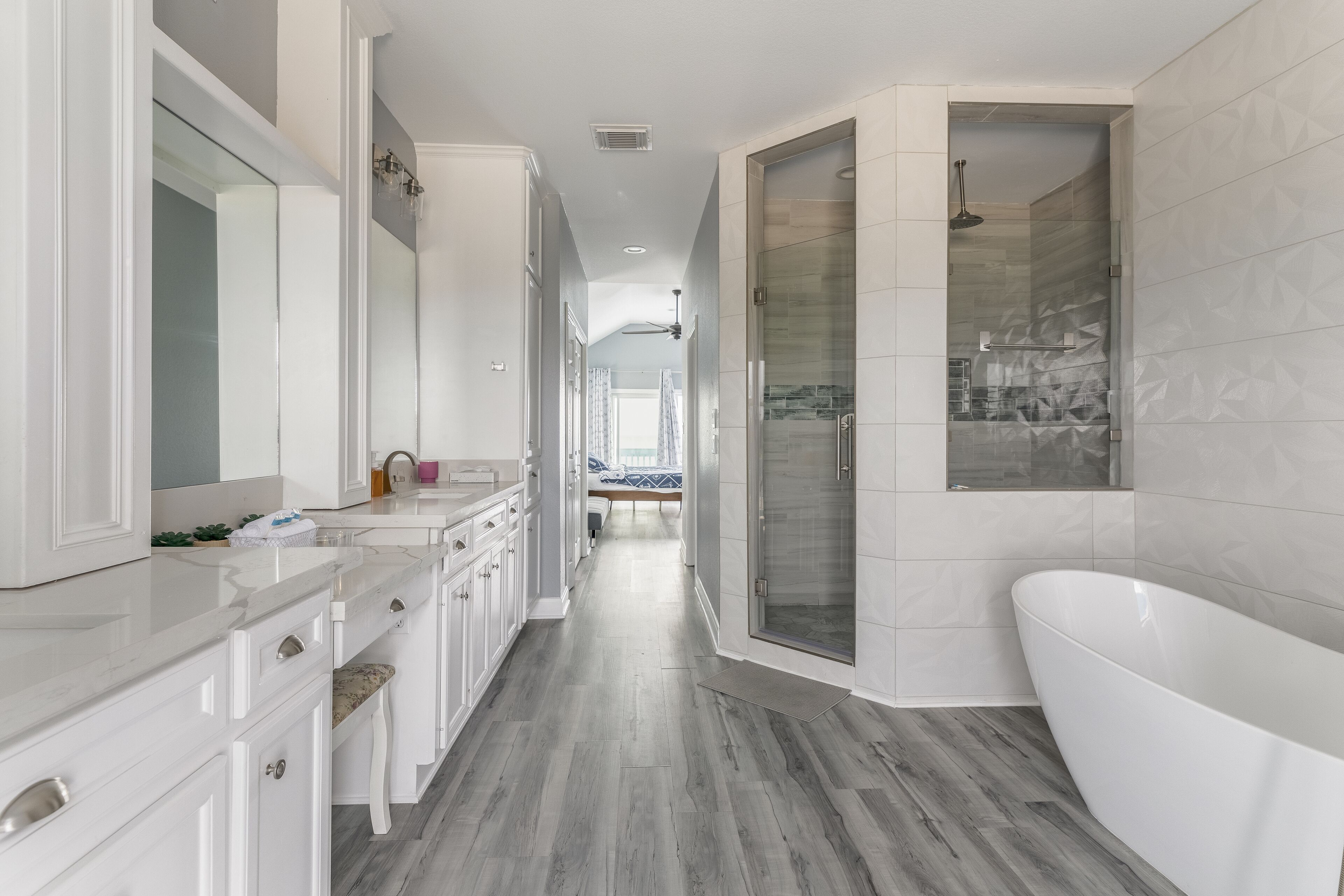 Combined shower/tub, hair dryer, towels, soap