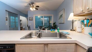 Condo (New Listing Townhouse Paradise -Steps) | Exterior