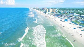 Condo (New Listing Townhouse Paradise -Steps) | Exterior