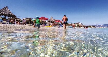 Five Bedroom Holiday Home few steps from Beach