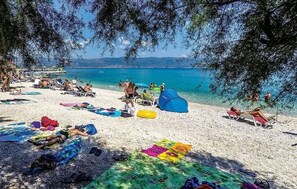 Beach - Five Bedroom Holiday Home few steps from Beach (Slatine)