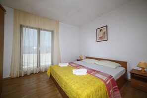 5 chambres, fer et planche à repasser, Wi-Fi, draps fournis