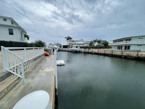 Unclassified image, 3 of 40, button