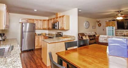 Cabin by the Creek with private creek access -