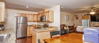 Cabin by the Creek with private creek access -