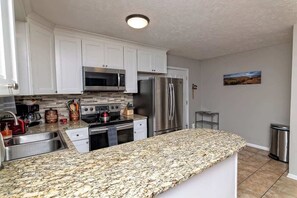 冰箱、微波炉、烤箱、洗碗机