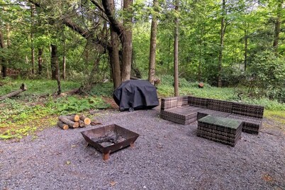 Camelback Rancher- One Acre & Pet friendly