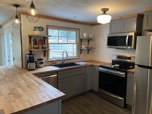 Refrigerador, microondas, horno, placa de cocina