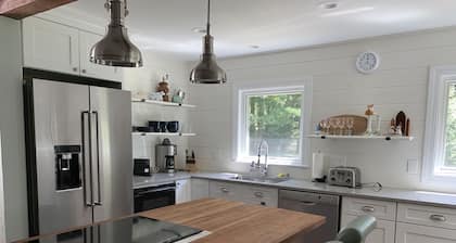 Darien family home on a Cul de Sac with pond.