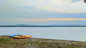 A lakeside scene with kayaks and a campfire. - A-Frame cabin located on the shores on lake Independence. (Big bay)