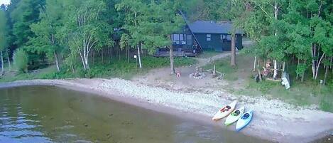 Beach nearby, sun loungers, beach towels