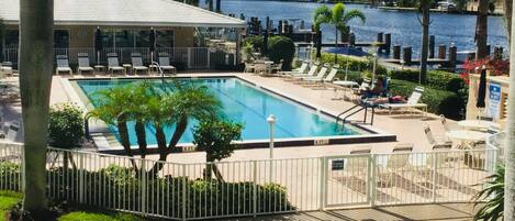 Piscine extérieure, piscine chauffée