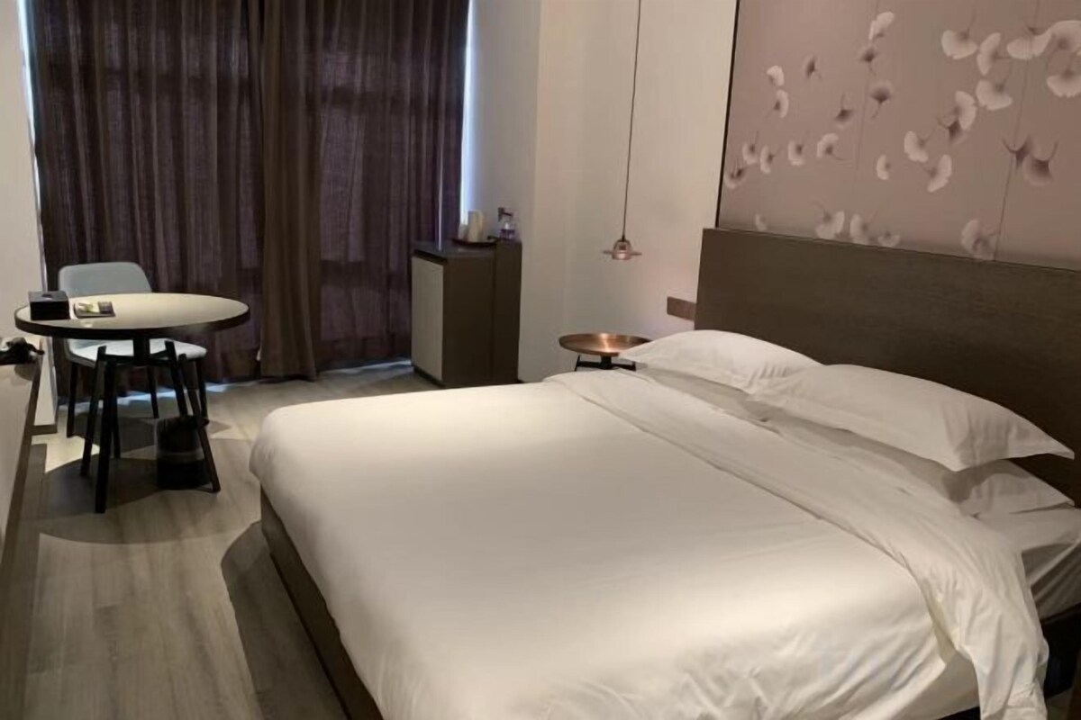 View queen room（south）