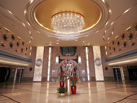 Lobby. Dazhong Airport Hotel