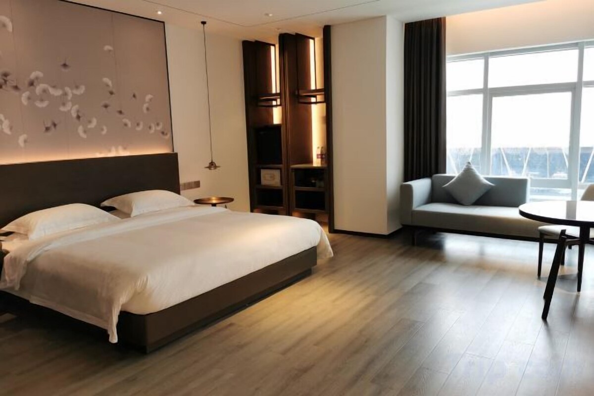 Deluxe king room（south）