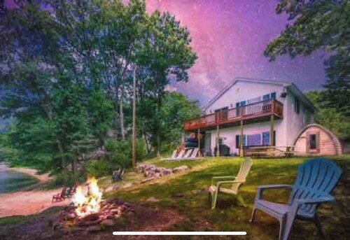 Waterfront Fam-Friendly Lakehouse w/Outdoor Sauna