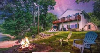 Waterfront Fam-Friendly Lakehouse w/Outdoor Sauna