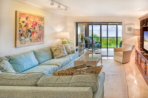 Condo, 3 Bedrooms | Living room