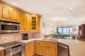 Condo, 3 Bedrooms | Private kitchen