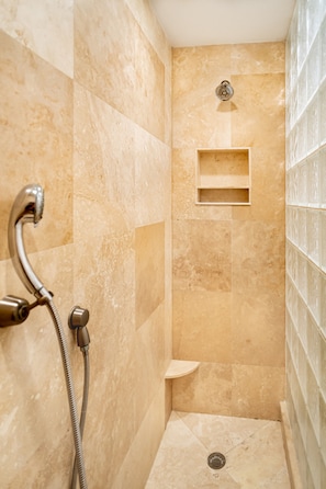 Condo, 3 phòng ngủ | Phòng tắm