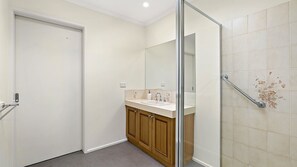 Shower - Bay Bright - Point Lonsdale (Point Lonsdale)